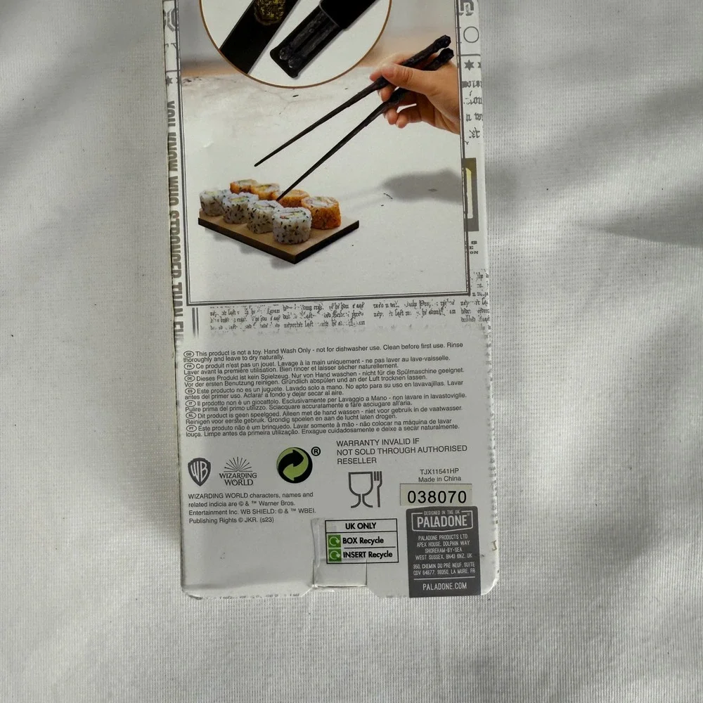 Harry‎ Potter Wand Chopsticks with Hogwarts Crest Storage Case Paladone New